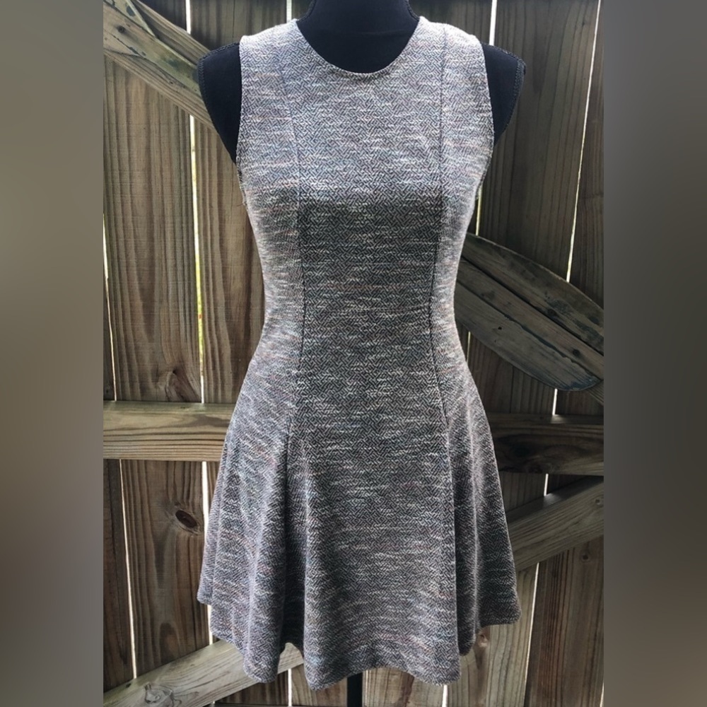 BCBGeneration Gray Tweed Sleeveless Skater Style Fit & Flare Dress Size 2 - Picture 7 of 7